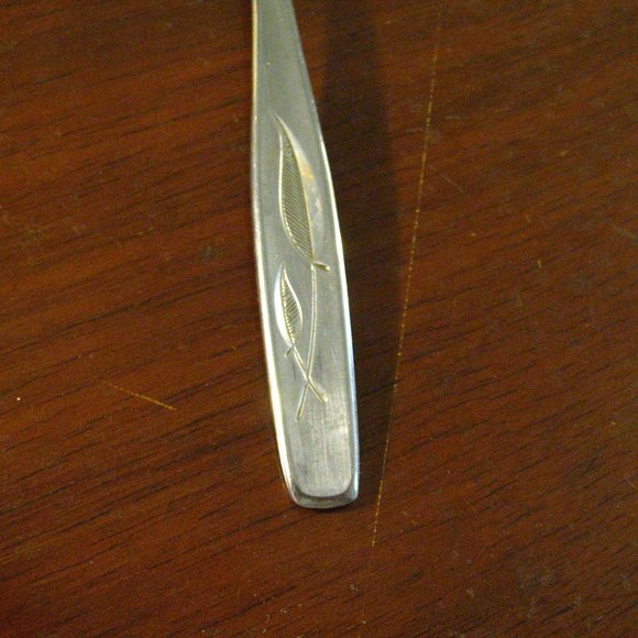 🥄 Rogers Cutlery Whispering Leaves Tablespoon - Picture 9 of 9